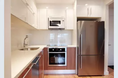 3135 31st Street #605, Astoria, NY 11106 - Photo 3