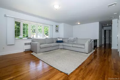 18 Carlyle Place, Hartsdale, NY 10530 - Photo 3