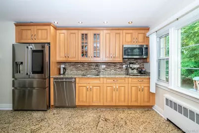 18 Carlyle Place, Hartsdale, NY 10530 - Photo 7