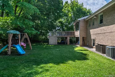 18 Carlyle Place, Hartsdale, NY 10530 - Photo 37