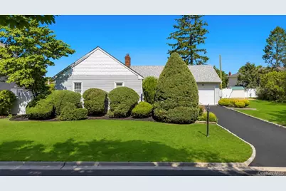 7 Albers Lane, Farmingdale, NY 11735 - Photo 3