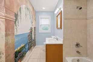303 N Westchester Ave N, West Babylon, NY 11704 - Photo 15