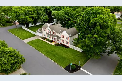 303 N Westchester Avenue N, West Babylon, NY 11704 - Photo 27