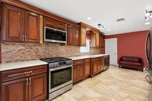 303 N Westchester Ave N, West Babylon, NY 11704 - Photo 7