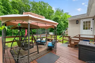 257 Bow Dr, Hauppauge, NY 11788 - Photo 19