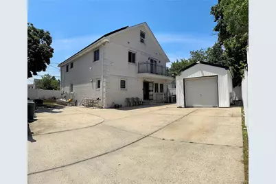 76-53 271st Street, New Hyde Park, NY 11040 - Photo 3