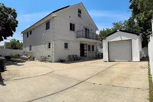 76-53 271st St, New Hyde Park, NY 11040 - Photo 3