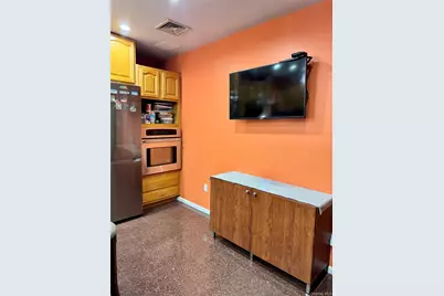 76-53 271st Street, New Hyde Park, NY 11040 - Photo 7