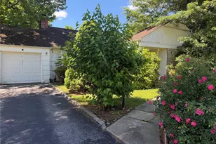 208 Overlook Terrace, East Hills, NY 11577 - Photo 3
