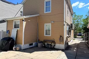 113-06 201st St, Saint Albans, NY 11412 - Photo 17