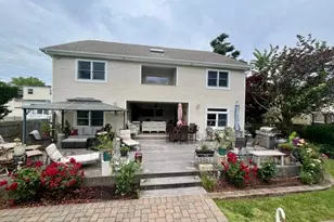 142 Cedar St, Amityville, NY 11701 - Photo 37