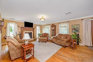 142 Cedar St, Amityville, NY 11701 - Photo 15