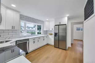 82 Scooter Ln, Hicksville, NY 11801 - Photo 9