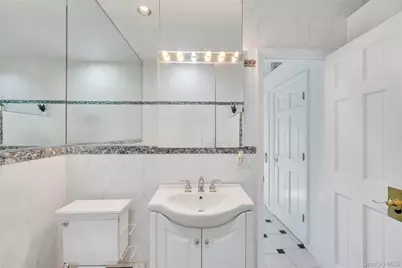 252 Cornwell Avenue, Malverne, NY 11565 - Photo 13
