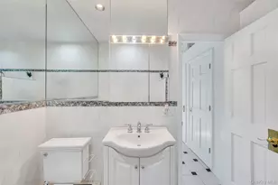 252 Cornwell Ave, Malverne, NY 11565 - Photo 13