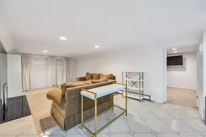 252 Cornwell Avenue, Malverne, NY 11565 - Photo 25