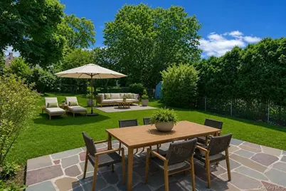 4 Calton Road, New Rochelle, NY 10804 - Photo 17