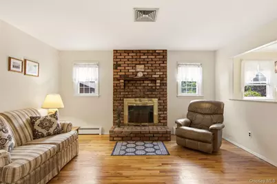 825 Karshick Street, Bohemia, NY 11716 - Photo 17