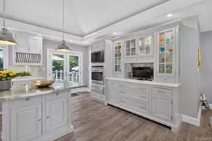 81 Lawrence Hill Rd, Huntington, NY 11743 - Photo 11