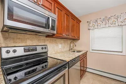 4 Rose Street #Building 6 Unit D-1, Oceanside, NY 11572 - Photo 5