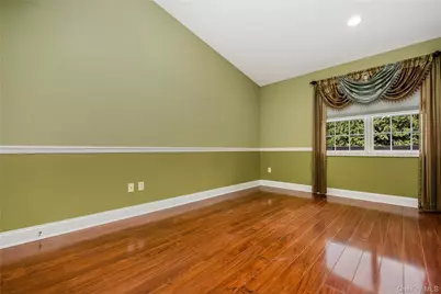 1132 Willow Lane, Valley Stream, NY 11580 - Photo 17