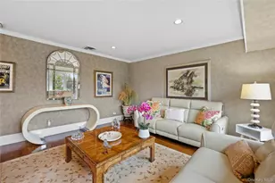 2969 Hampton Ct, Wantagh, NY 11793 - Photo 7