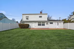 68 Summer Ln, Hicksville, NY 11801 - Photo 17
