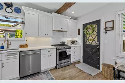 418 Pine Acres Boulevard, Brightwaters, NY 11718 - Photo 11
