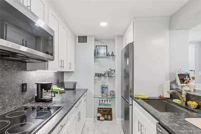 750 W Broadway #3P, Long Beach, NY 11561 - Photo 9