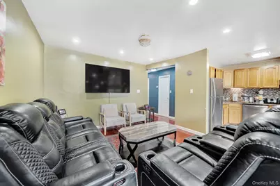 87-80 Little Neck Parkway, Floral Park, NY 11001 - Photo 7