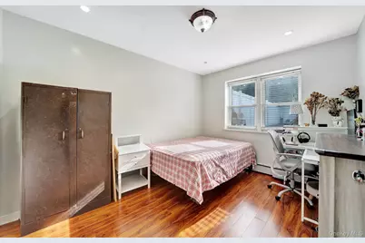 87-80 Little Neck Parkway, Floral Park, NY 11001 - Photo 15