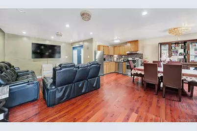 87-80 Little Neck Parkway, Floral Park, NY 11001 - Photo 5