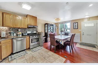 87-80 Little Neck Parkway, Floral Park, NY 11001 - Photo 3