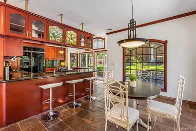 86 Dorchester Drive, Manhasset, NY 11030 - Photo 11
