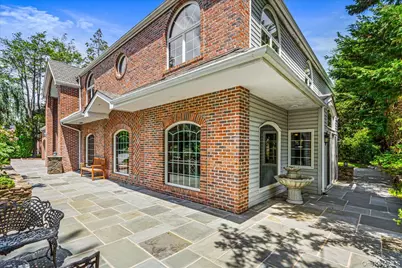 86 Dorchester Drive, Manhasset, NY 11030 - Photo 3