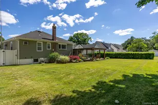 95 Laurel Rd, Lindenhurst, NY 11757 - Photo 23