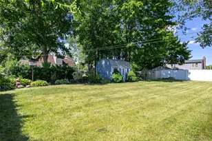 95 Laurel Rd, Lindenhurst, NY 11757 - Photo 21