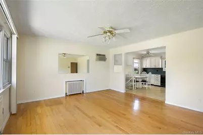 95 Laurel Road, Lindenhurst, NY 11757 - Photo 11