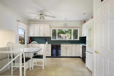 95 Laurel Road, Lindenhurst, NY 11757 - Photo 5