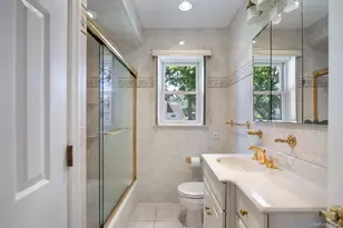 95 Laurel Rd, Lindenhurst, NY 11757 - Photo 13