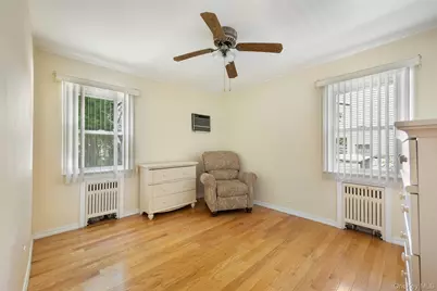 95 Laurel Road, Lindenhurst, NY 11757 - Photo 17