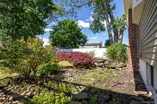 95 Laurel Rd, Lindenhurst, NY 11757 - Photo 25