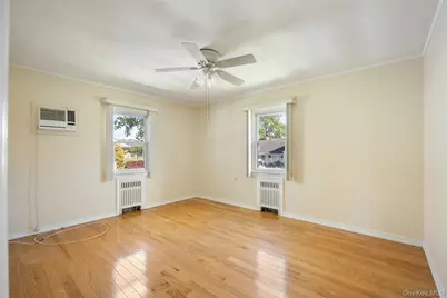 95 Laurel Road, Lindenhurst, NY 11757 - Photo 9