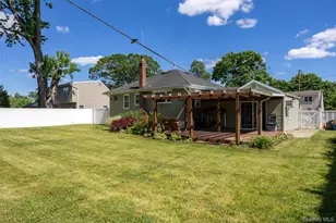 95 Laurel Rd, Lindenhurst, NY 11757 - Photo 27