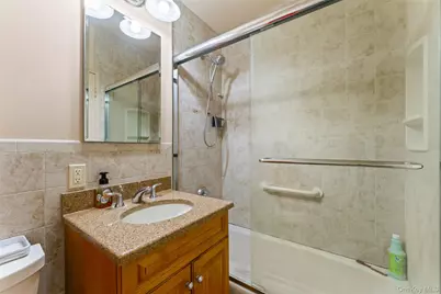200 Lexington Ave #12E, Oyster Bay, NY 11771 - Photo 7