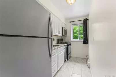 200 Lexington Ave #12E, Oyster Bay, NY 11771 - Photo 9