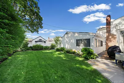 164 Gordon Road, Valley Stream, NY 11581 - Photo 13