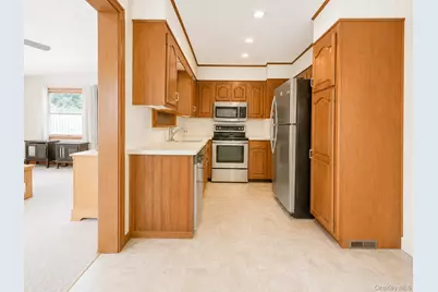 32 Hasbrouck Drive, Poughkeepsie, NY 12603 - Photo 3