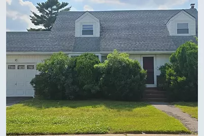 80 Elmwood Street, Plainview, NY 11803 - Photo 3