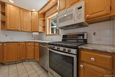 200 Edward Court, West Hempstead, NY 11552 - Photo 5